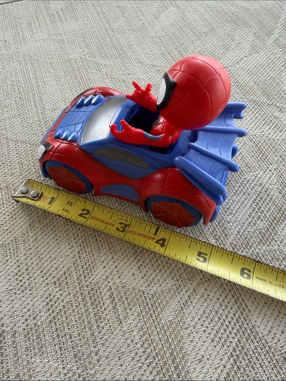 Hasbro Toys 2021 Marvel Spider-Man Car with Action Figure